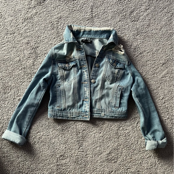 Trendy jean jacket - Picture 1 of 2